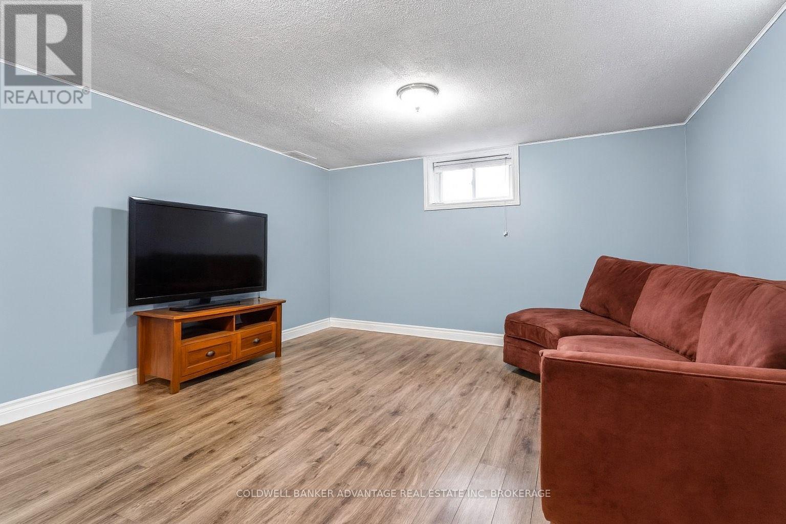 9 Meadowvale Drive, St. Catharines (Lakeport), Ontario  L2N 3Z6 - Photo 26 - X12055441