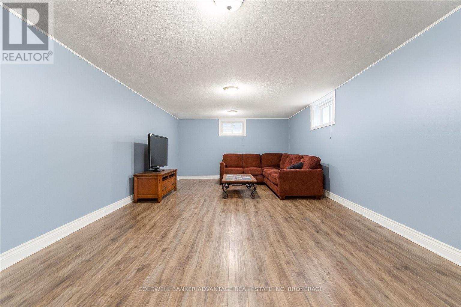 9 Meadowvale Drive, St. Catharines (Lakeport), Ontario  L2N 3Z6 - Photo 27 - X12055441