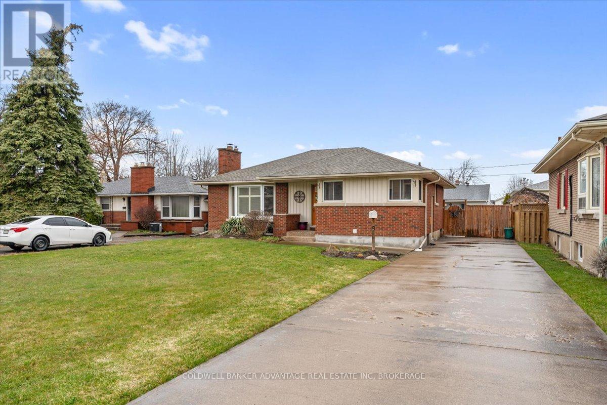 Property at 9 MEADOWVALE DRIVE image 3