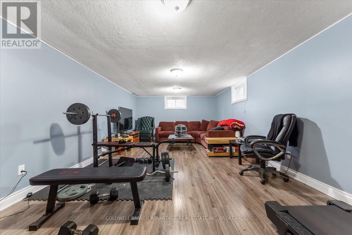 9 Meadowvale Drive, St. Catharines (Lakeport), Ontario  L2N 3Z6 - Photo 32 - X12055441