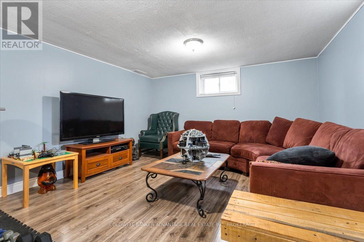 9 Meadowvale Drive, St. Catharines (Lakeport), Ontario  L2N 3Z6 - Photo 33 - X12055441