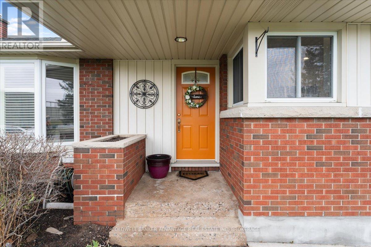 Property at 9 MEADOWVALE DRIVE image 5