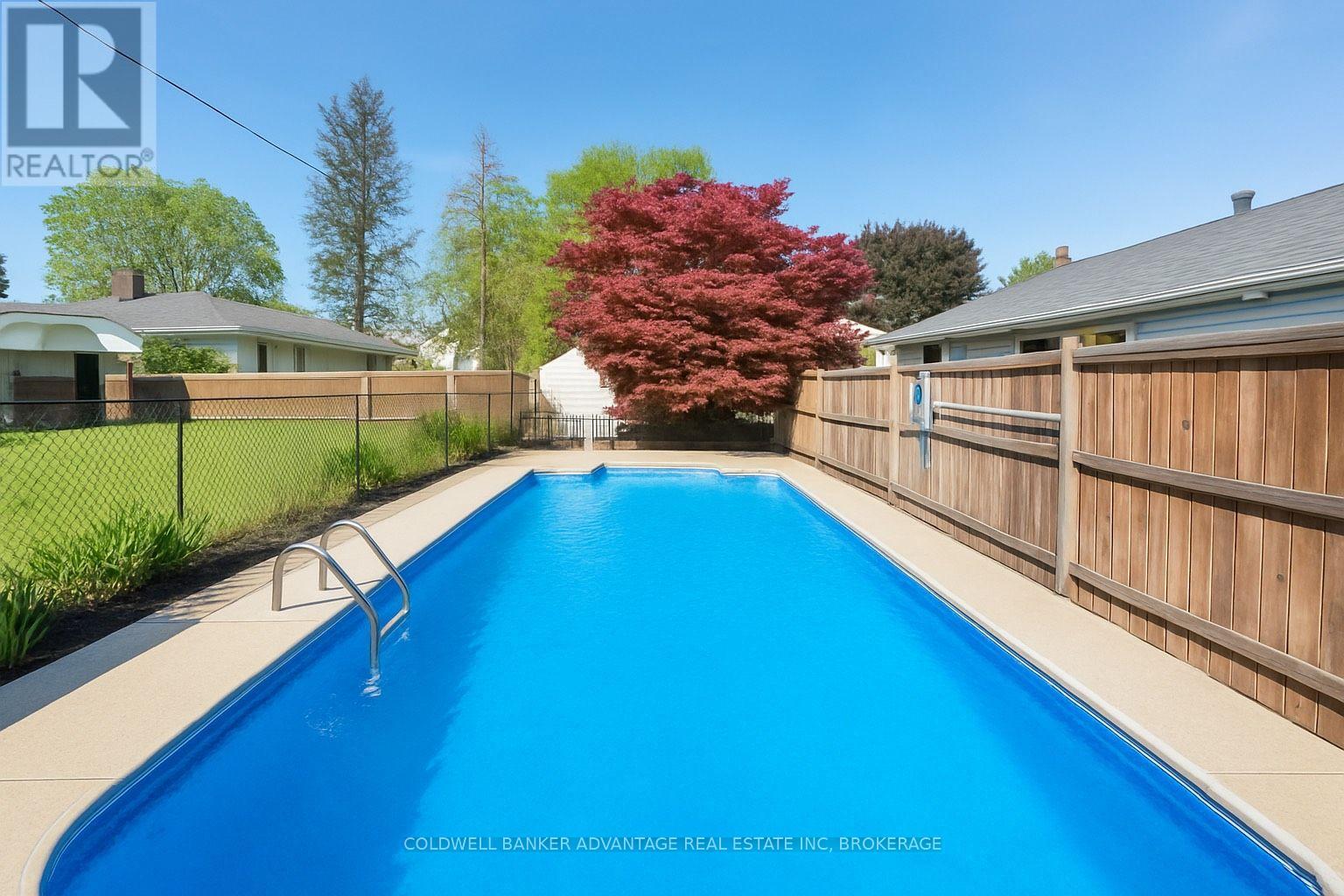 9 Meadowvale Drive, St. Catharines (Lakeport), Ontario  L2N 3Z6 - Photo 7 - X12055441