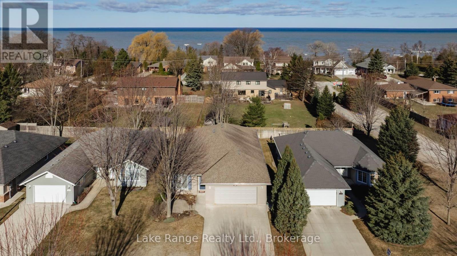 503 - 503 Stornoway, Huron-Kinloss, Ontario  N2Z 0A4 - Photo 2 - X12055439