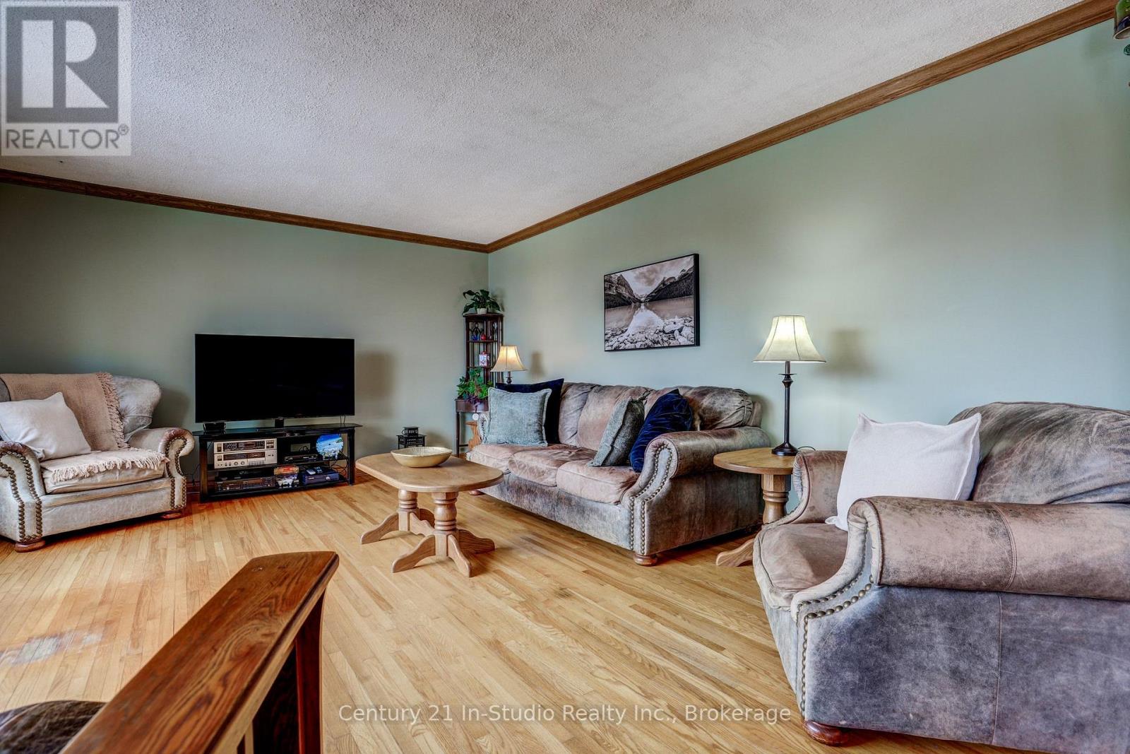 134 Macintosh Drive, Georgian Bluffs, Ontario  N0H 1S0 - Photo 16 - X12047938