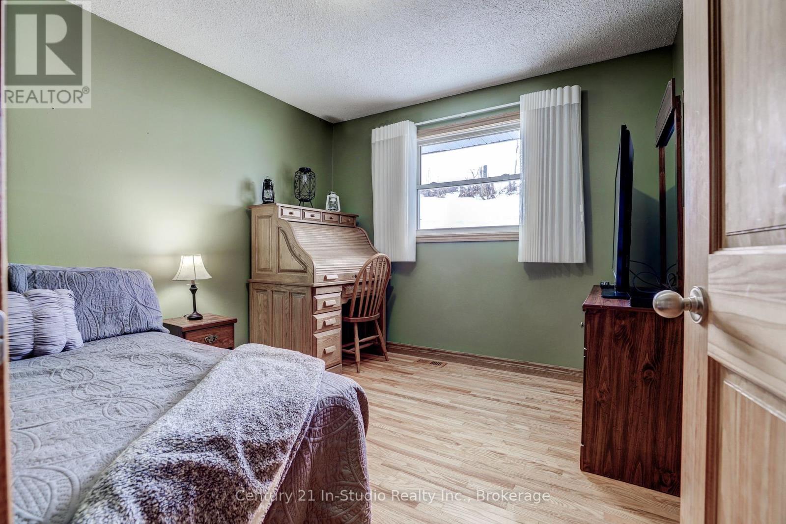 134 Macintosh Drive, Georgian Bluffs, Ontario  N0H 1S0 - Photo 26 - X12047938
