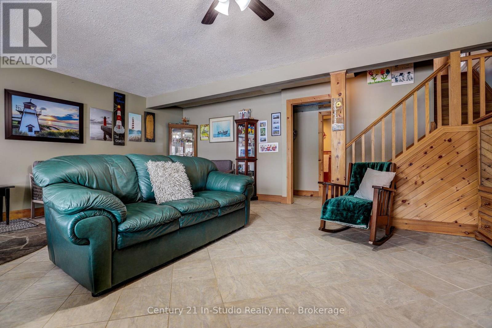 134 Macintosh Drive, Georgian Bluffs, Ontario  N0H 1S0 - Photo 35 - X12047938