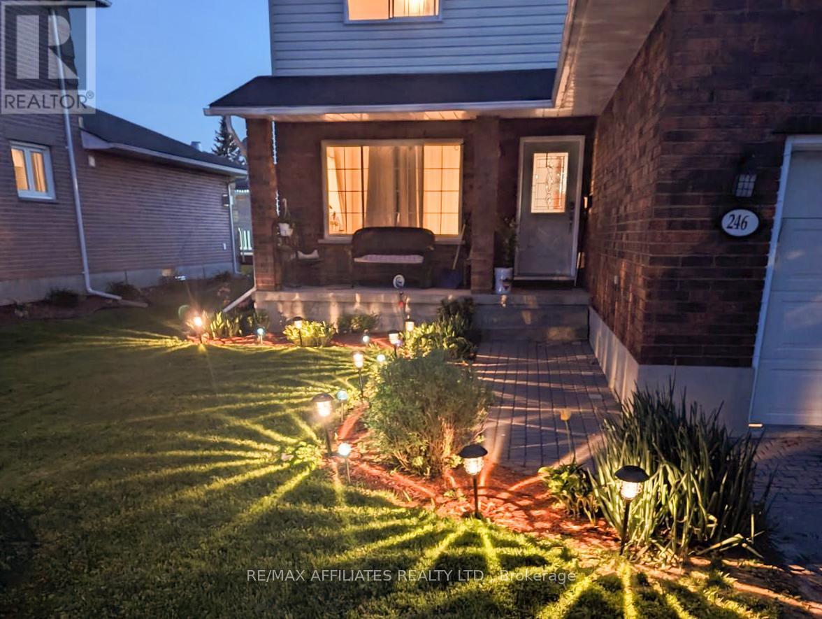 Property at 246 ALLAN STREET image 3