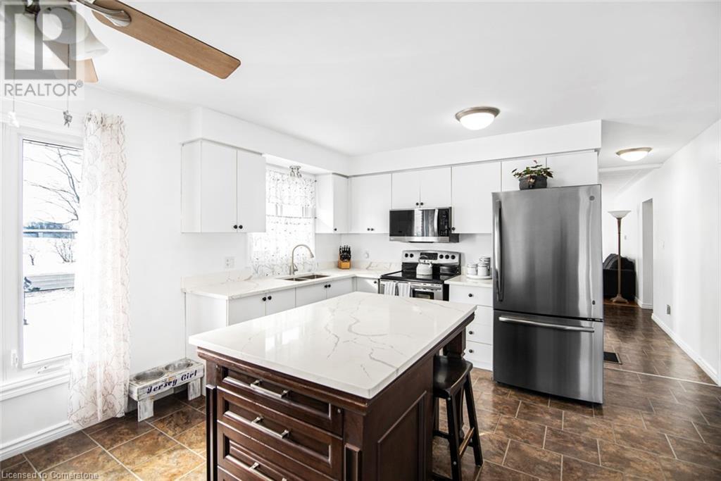 Property at 725 MUD Street E image 3