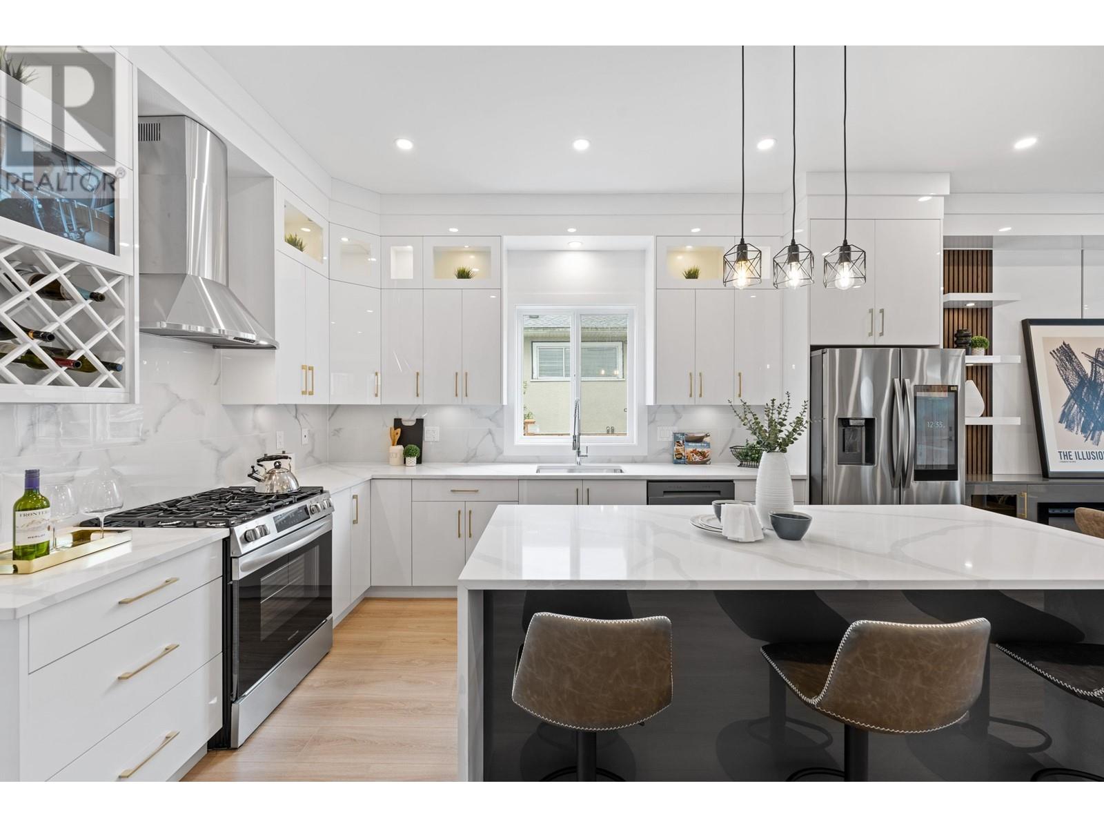Property at 1 122 EIGHTH AVENUE image 2