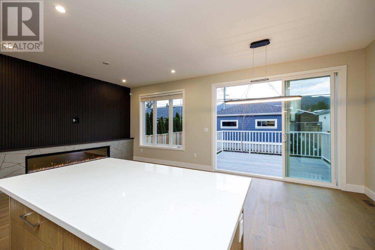 336 E 17th Street, North Vancouver, British Columbia  V7L 2V9 - Photo 13 - R2984937