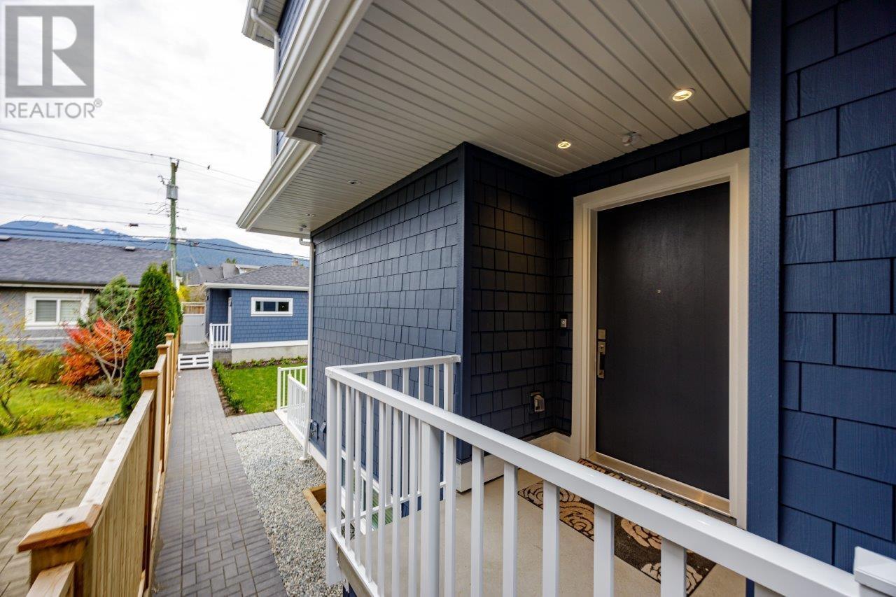 336 E 17th Street, North Vancouver, British Columbia  V7L 2V9 - Photo 3 - R2984937
