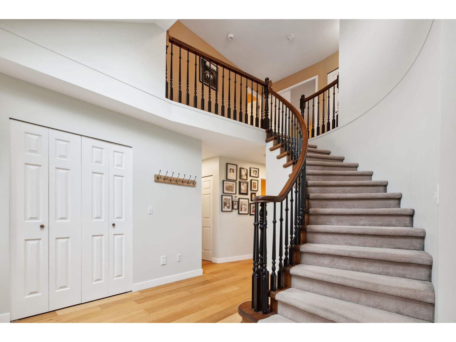 14370 83 Avenue, Surrey, British Columbia  V3W 0V7 - Photo 4 - R2984557