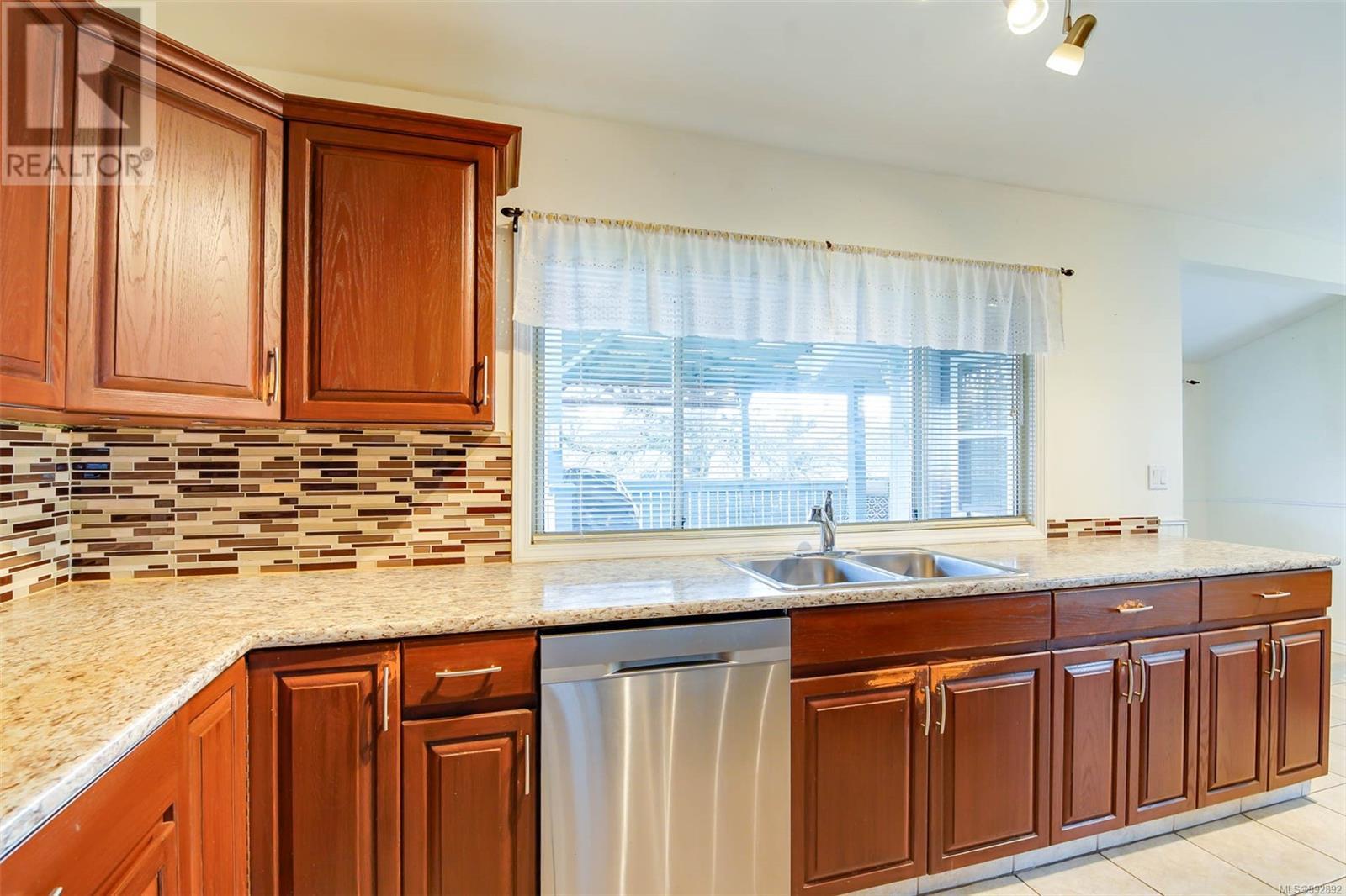Property at 4260 Montrose St image 3