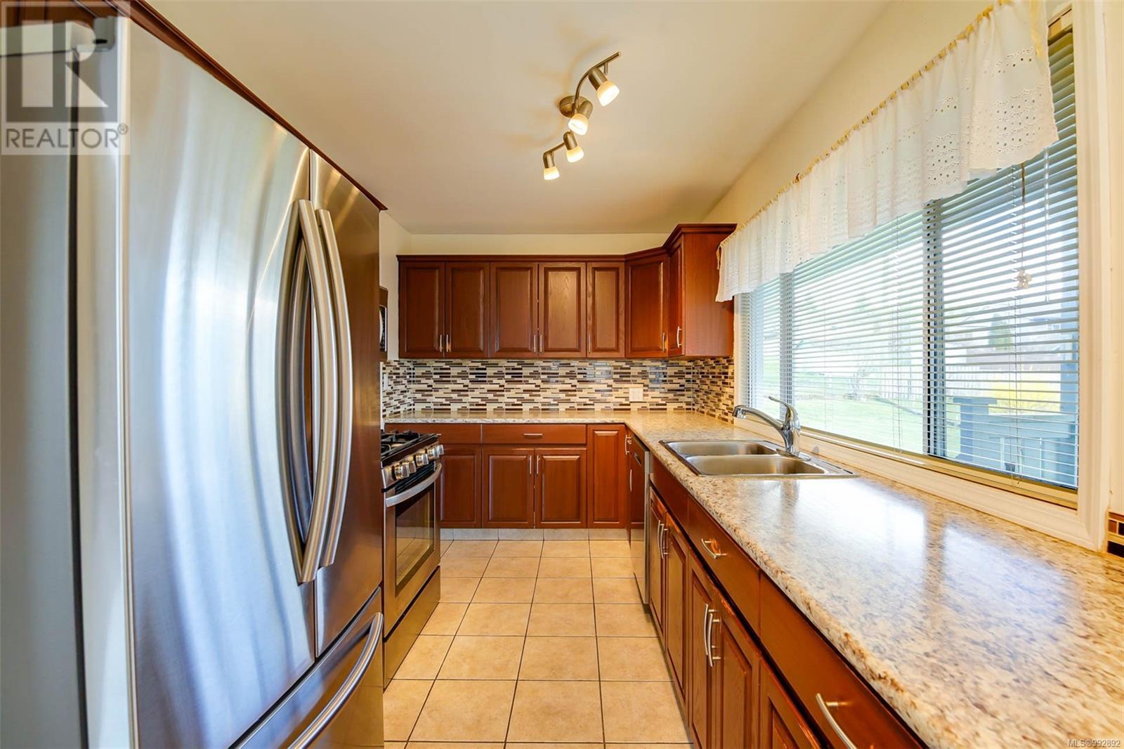 Property at 4260 Montrose St image 5