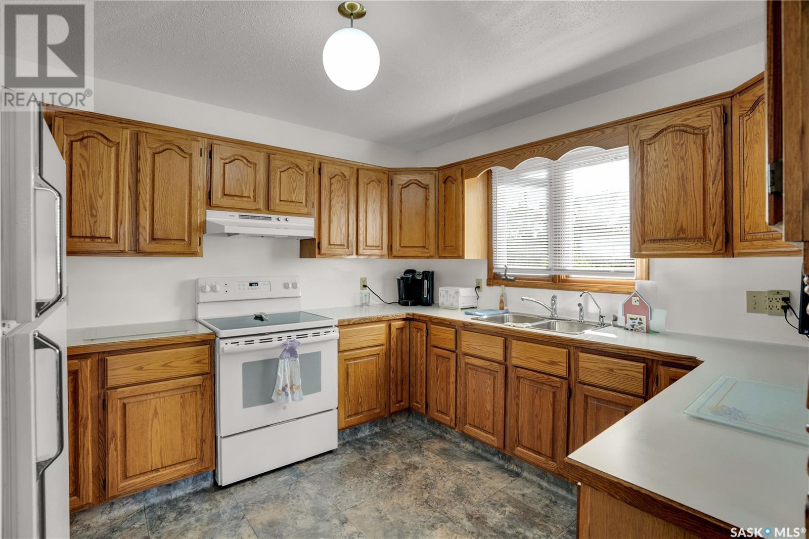 109 1st Avenue E, Gravelbourg, Saskatchewan  S0H 1X0 - Photo 4 - SK000470
