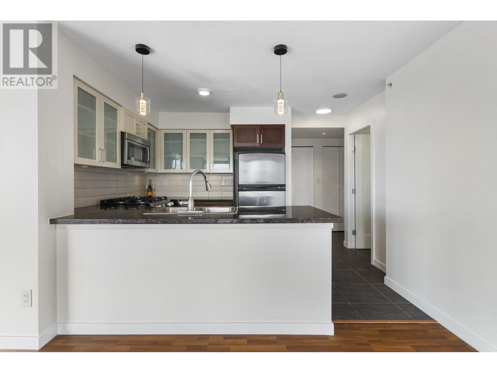 1903 1 Renaissance Square, New Westminster, British Columbia  V3M 0B6 - Photo 4 - R2984931