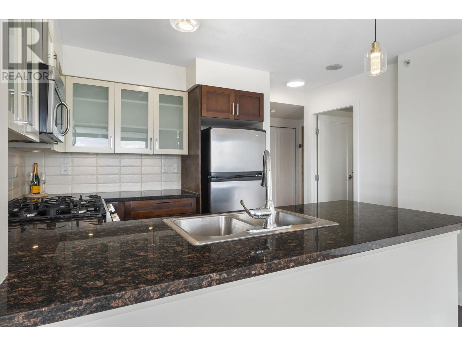 1903 1 Renaissance Square, New Westminster, British Columbia  V3M 0B6 - Photo 5 - R2984931