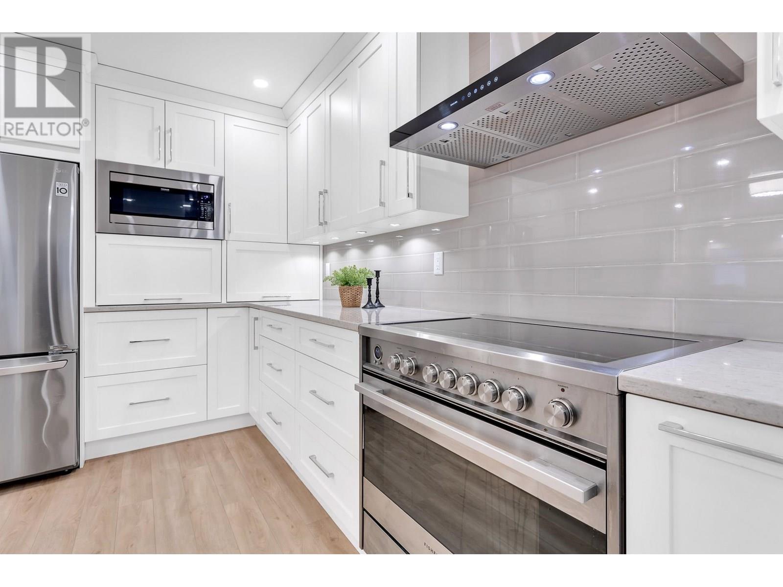 2443 Leclair Drive, Coquitlam, British Columbia  V3K 6G7 - Photo 14 - R2968845