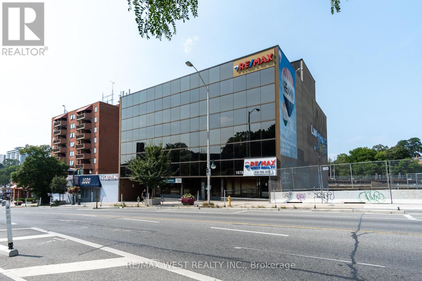 2nd Flr - 1678 Bloor Street W, Toronto, Ontario  M6P 1A9 - Photo 2 - W12055332