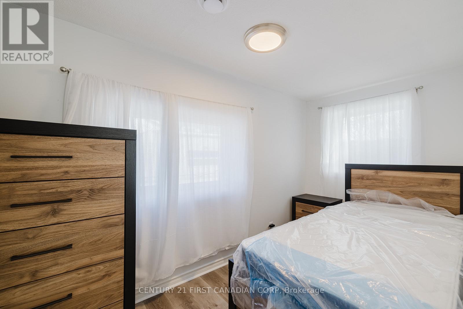 47 Broadway Street, Chatham-Kent, Ontario  N0P 2C0 - Photo 8 - X12055549