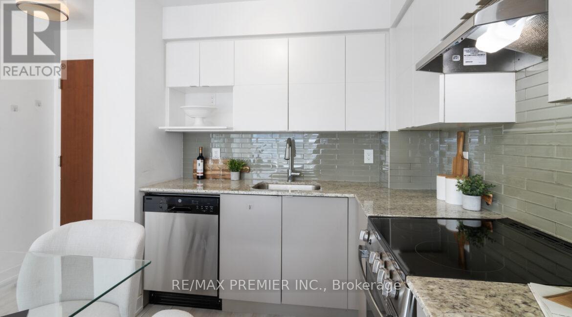 303 - 120 Varna Drive, Toronto (Englemount-Lawrence), Ontario  M6A 0B3 - Photo 17 - C12055570