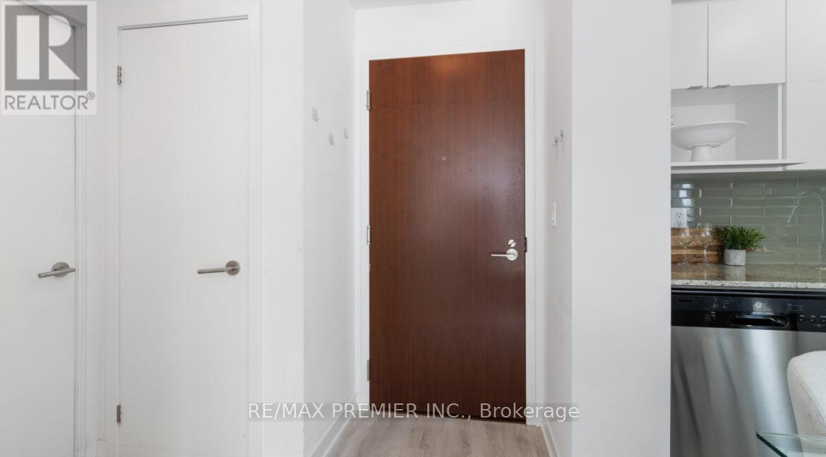 303 - 120 Varna Drive, Toronto (Englemount-Lawrence), Ontario  M6A 0B3 - Photo 8 - C12055570
