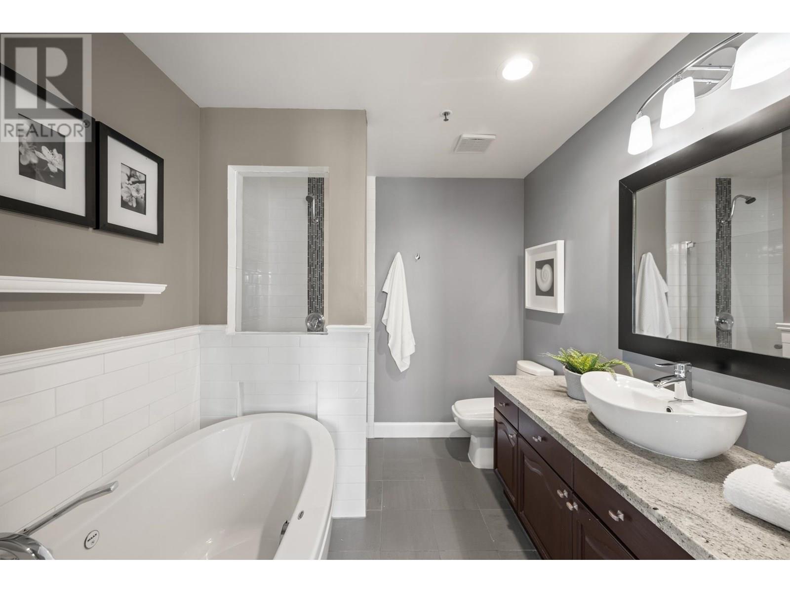 306 2 Renaissance Square, New Westminster, British Columbia  V3M 6K3 - Photo 21 - R2984689