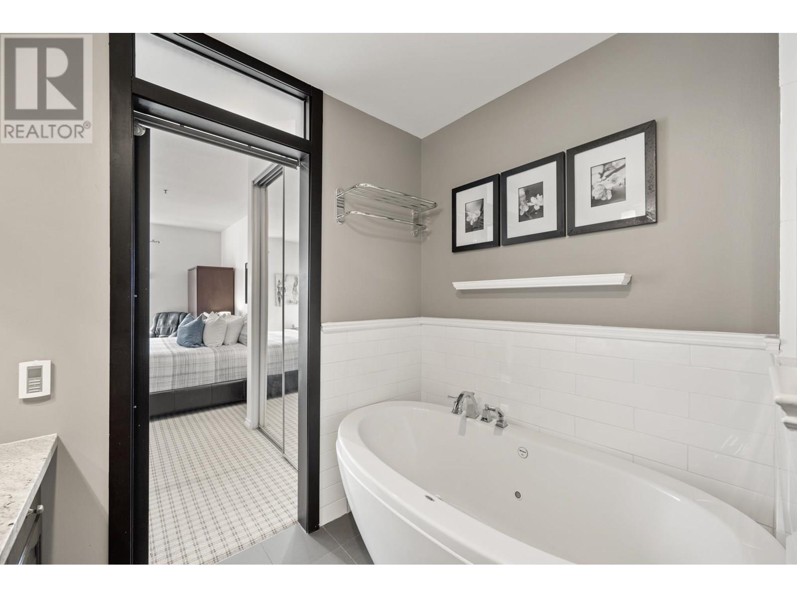 306 2 Renaissance Square, New Westminster, British Columbia  V3M 6K3 - Photo 23 - R2984689