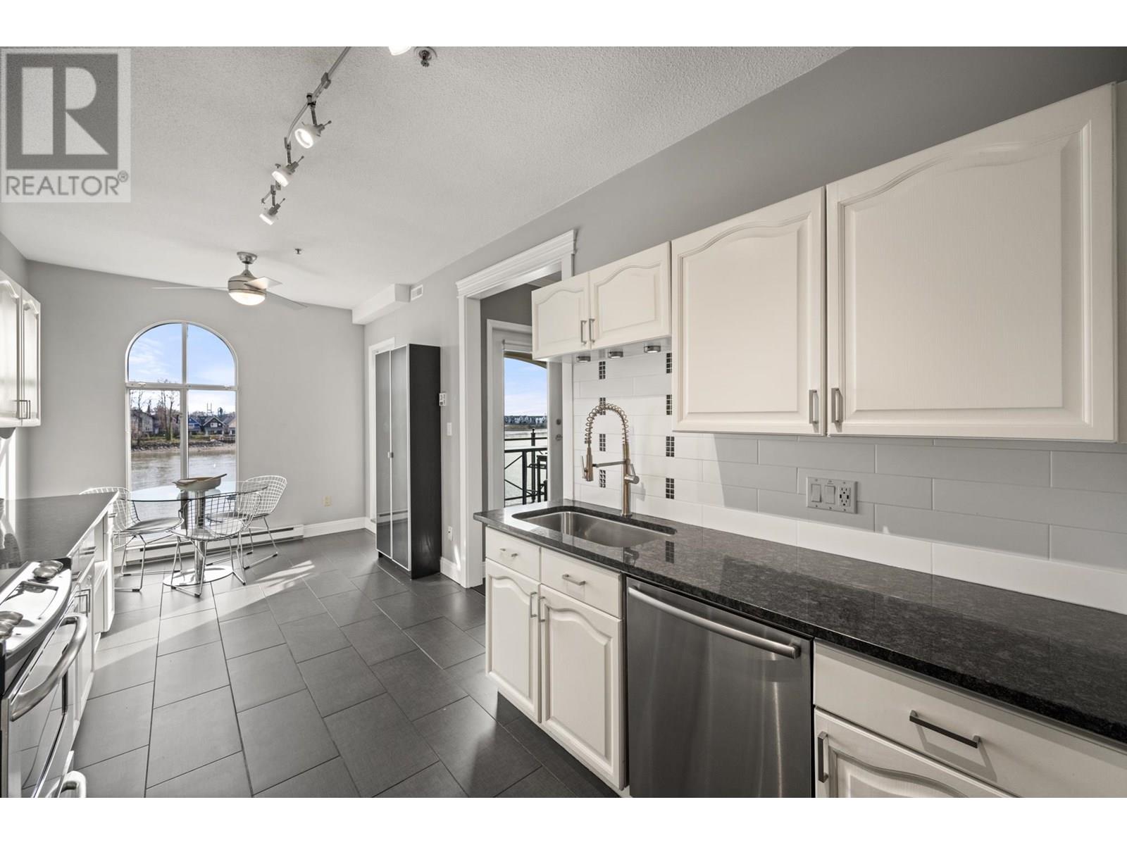 306 2 Renaissance Square, New Westminster, British Columbia  V3M 6K3 - Photo 11 - R2984689