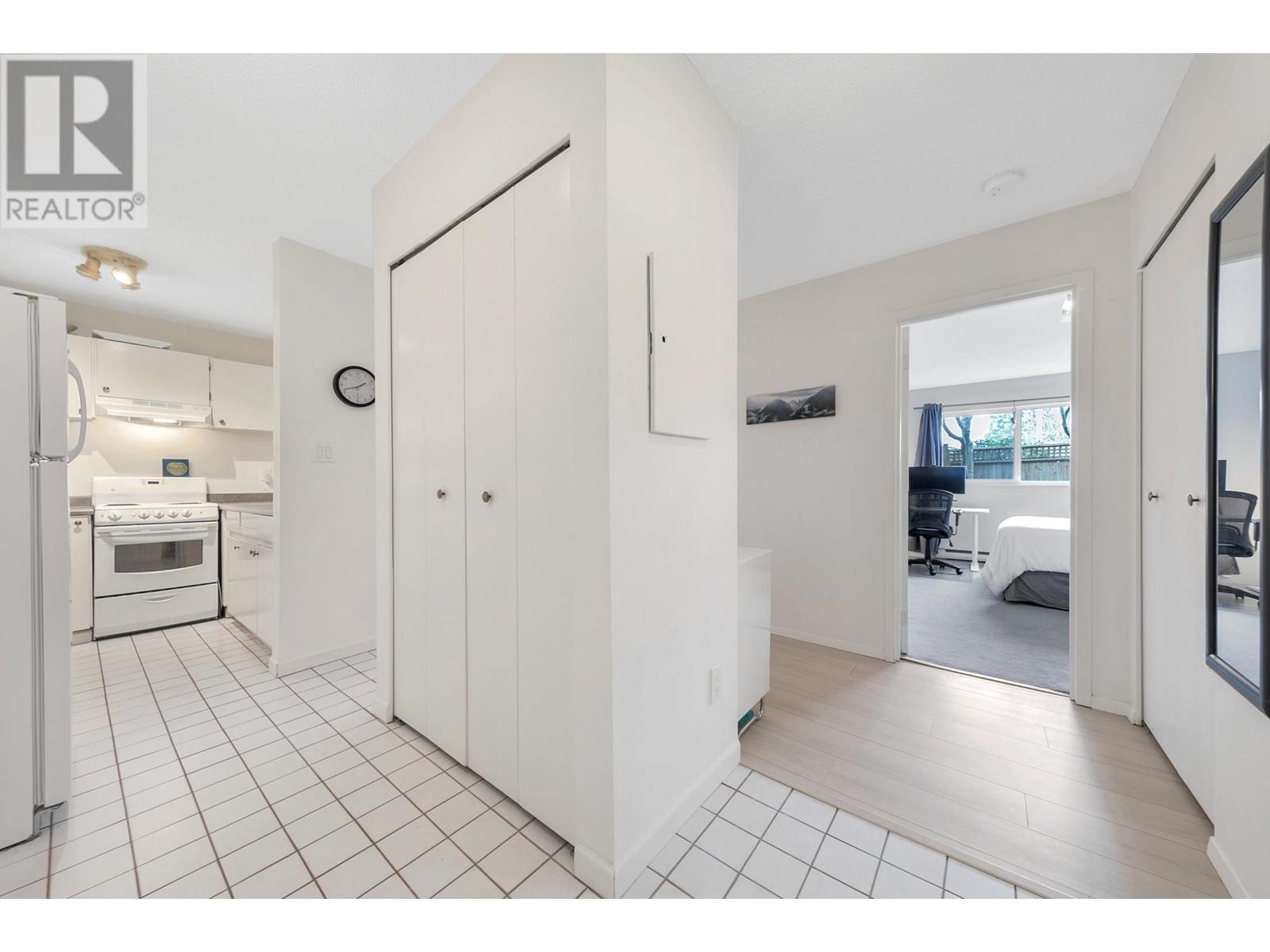112 1990 W 6th Avenue, Vancouver, British Columbia  V6J 4V4 - Photo 13 - R2984773