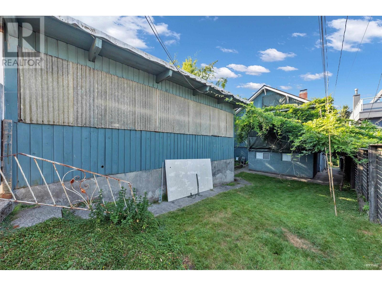 Listing Picture 6 of 6 : 652-654 W 24TH AVENUE, Vancouver / 溫哥華 - 魯藝地產 Yvonne Lu Group - MLS Medallion Club Member