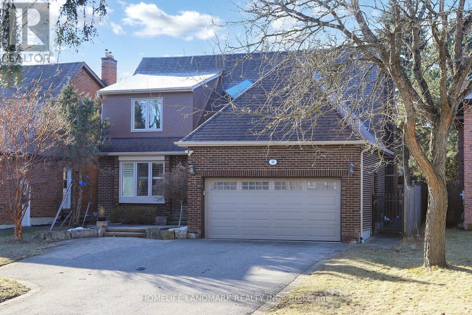 Property at 43 PENNOCK CRESCENT image 2