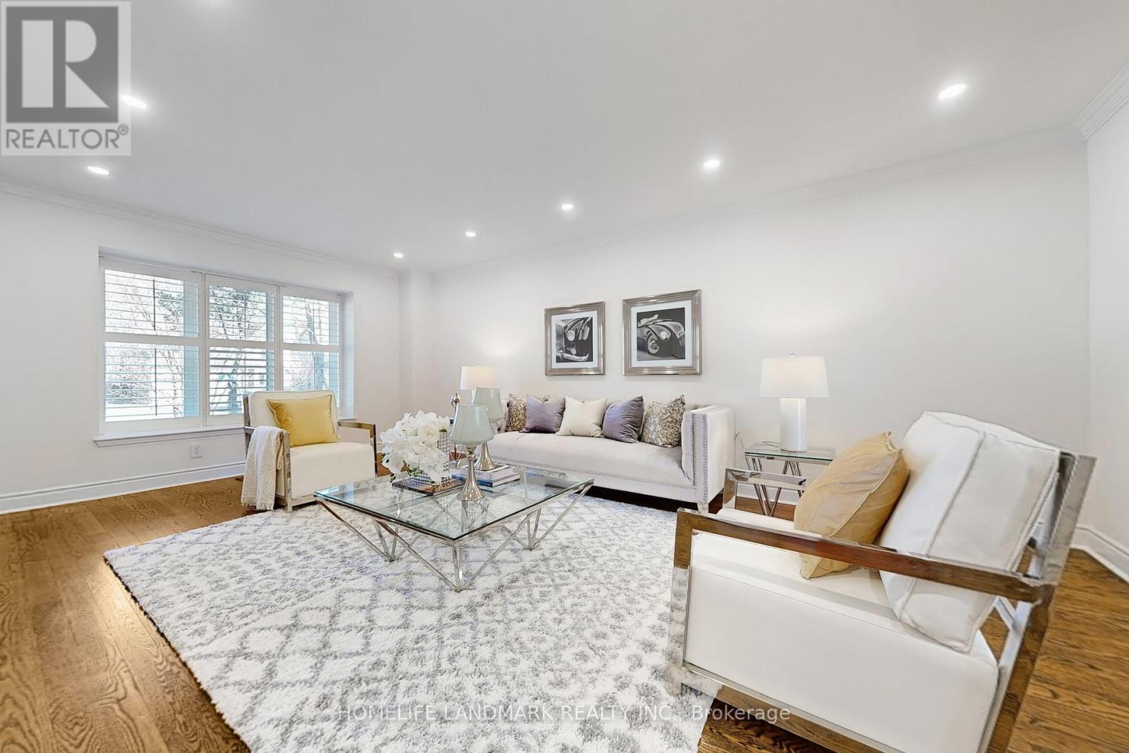 Property at 43 PENNOCK CRESCENT image 4