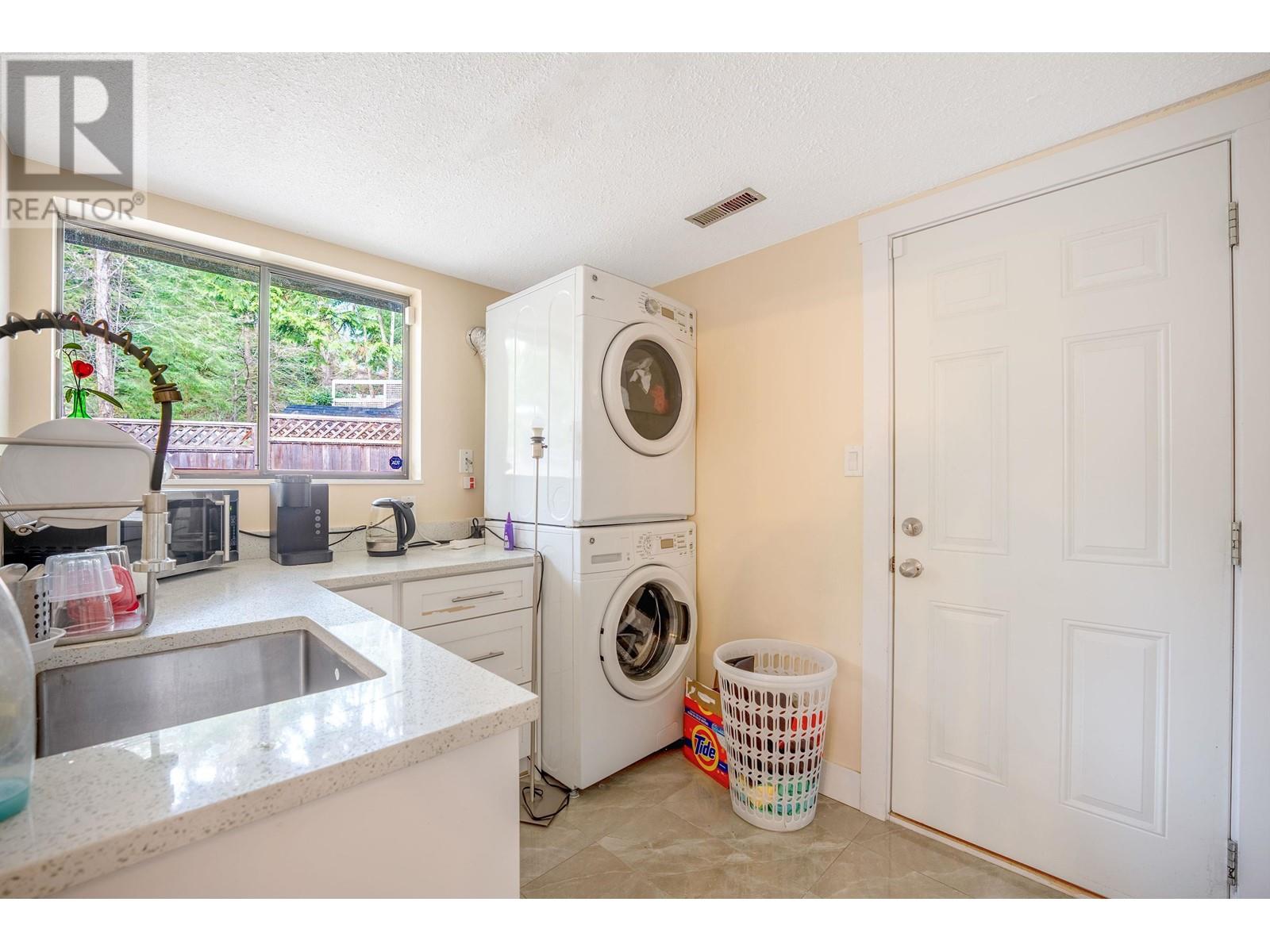 5535 Huckleberry Lane, North Vancouver, British Columbia  V7R 4N9 - Photo 33 - R2984692