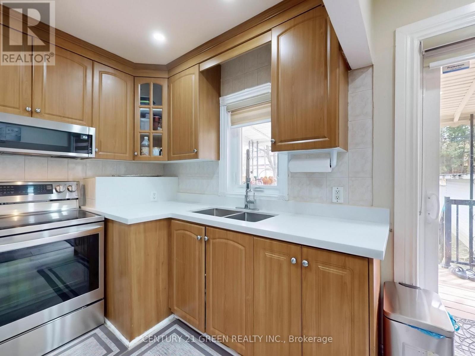 117 Redwater Drive, Toronto (Rexdale-Kipling), Ontario  M9W 2A3 - Photo 11 - W12055574