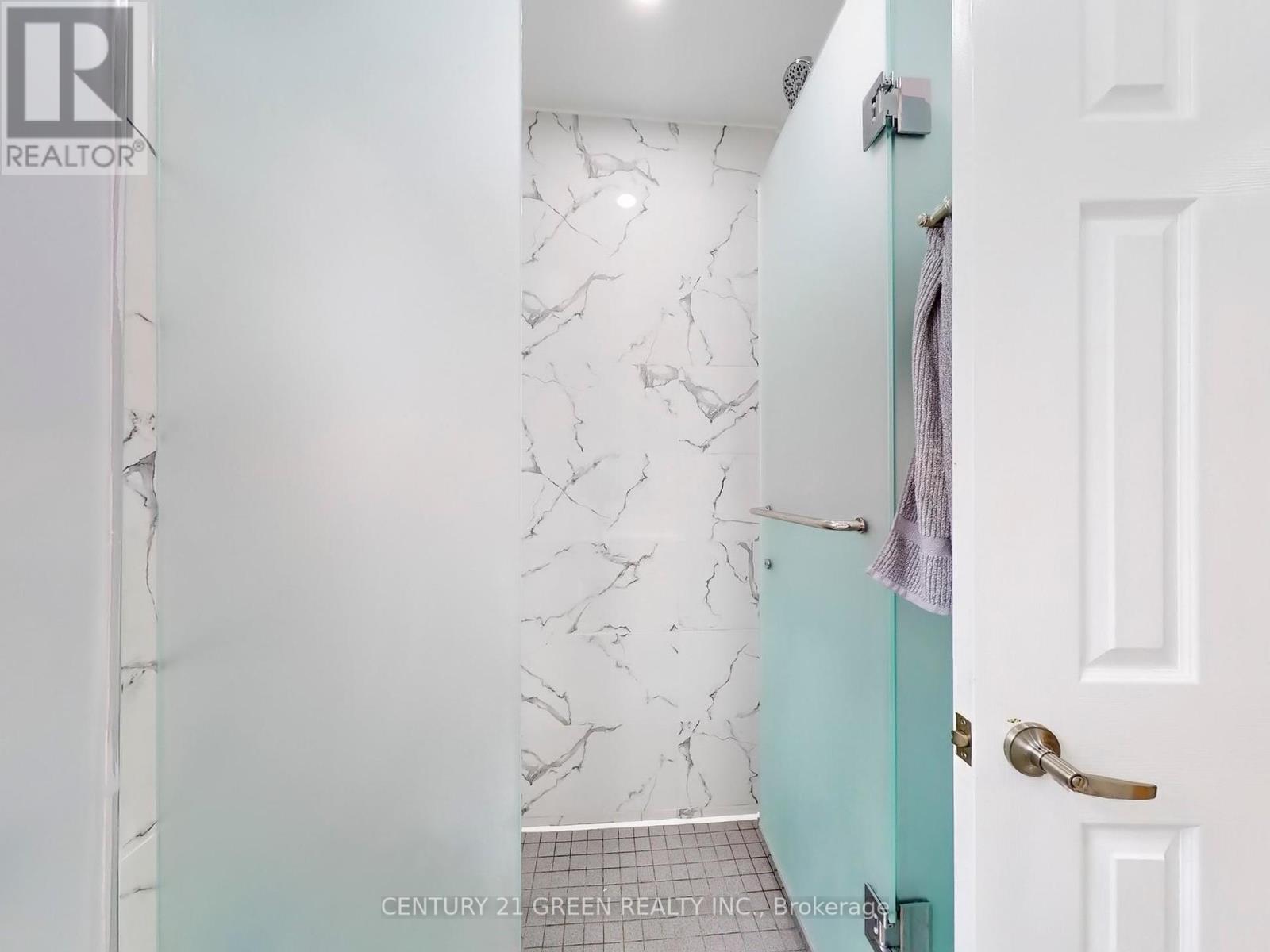 117 Redwater Drive, Toronto (Rexdale-Kipling), Ontario  M9W 2A3 - Photo 19 - W12055574