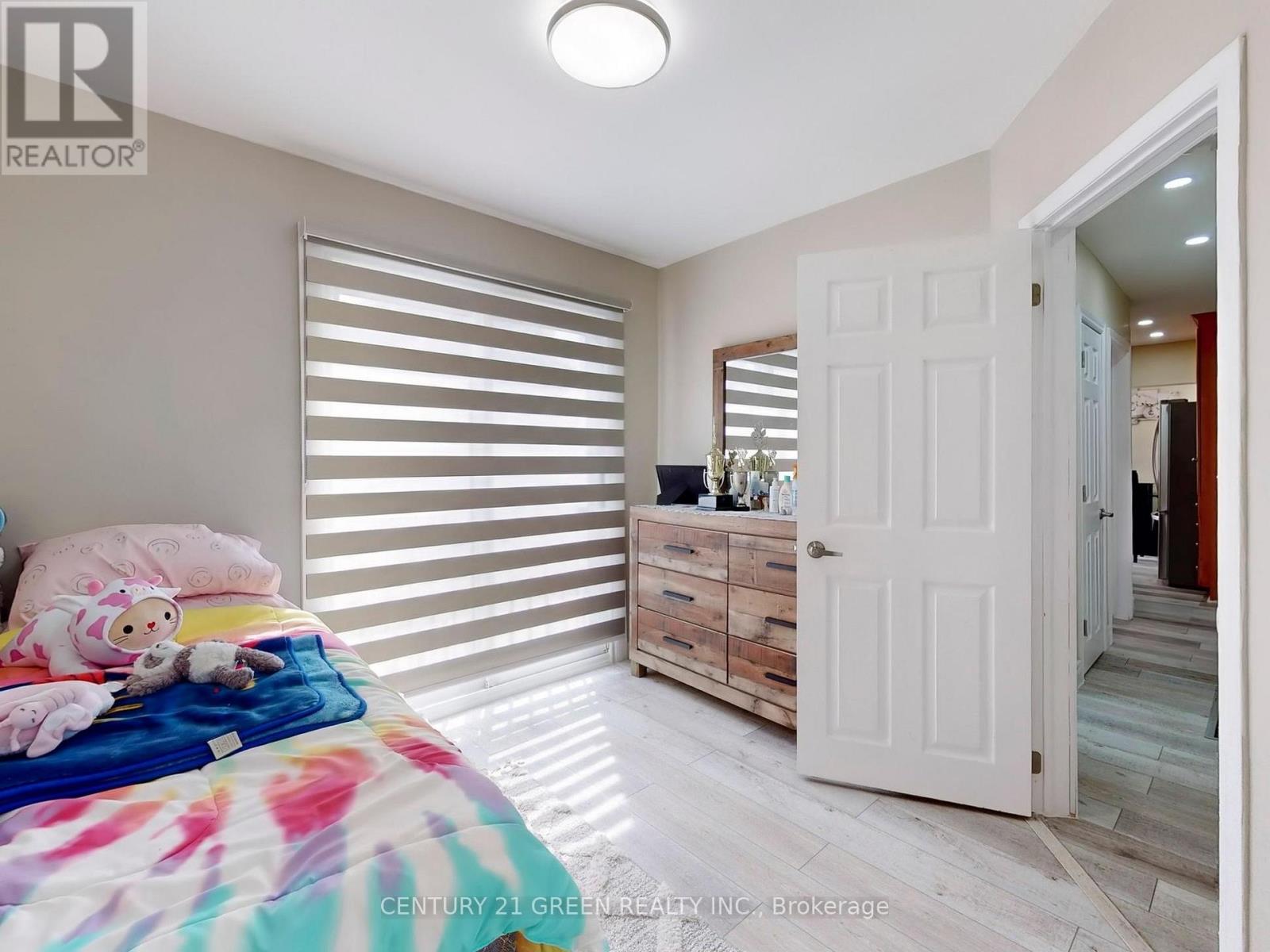 117 Redwater Drive, Toronto (Rexdale-Kipling), Ontario  M9W 2A3 - Photo 23 - W12055574