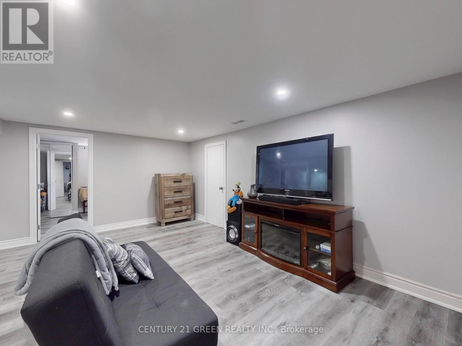 117 Redwater Drive, Toronto (Rexdale-Kipling), Ontario  M9W 2A3 - Photo 29 - W12055574