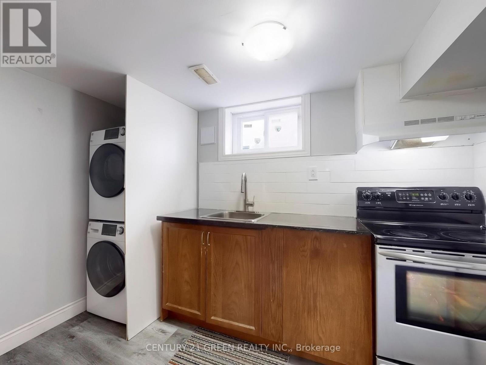 117 Redwater Drive, Toronto (Rexdale-Kipling), Ontario  M9W 2A3 - Photo 32 - W12055574