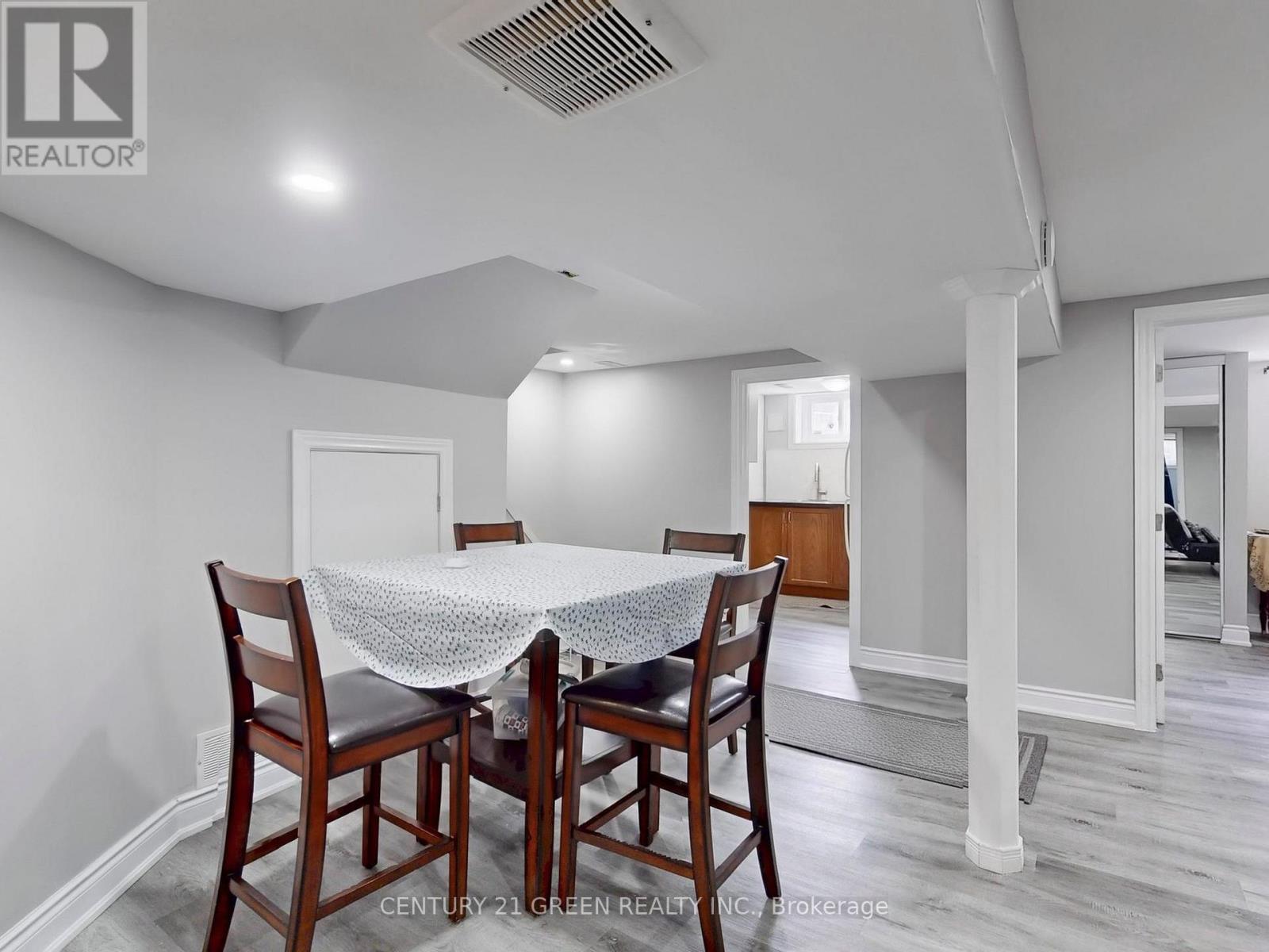 117 Redwater Drive, Toronto (Rexdale-Kipling), Ontario  M9W 2A3 - Photo 33 - W12055574