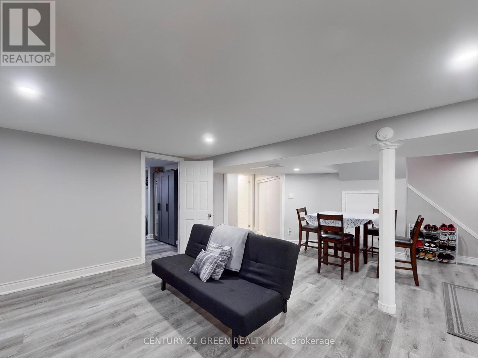 117 Redwater Drive, Toronto (Rexdale-Kipling), Ontario  M9W 2A3 - Photo 36 - W12055574