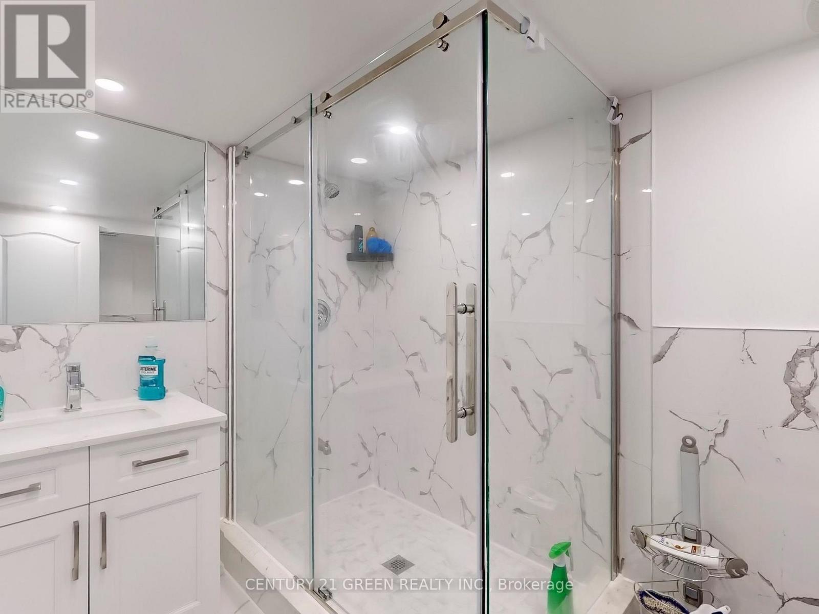 117 Redwater Drive, Toronto (Rexdale-Kipling), Ontario  M9W 2A3 - Photo 38 - W12055574