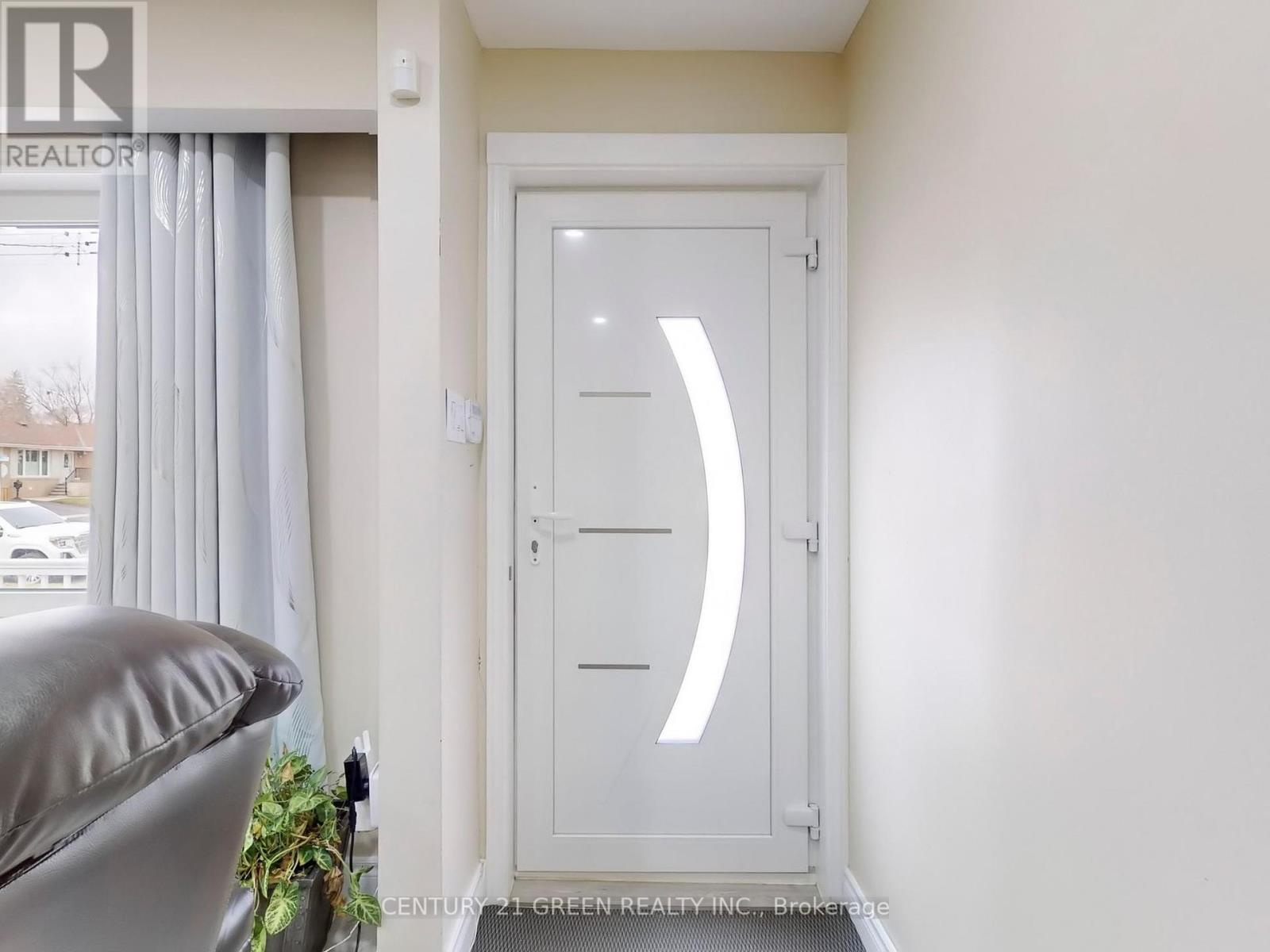 117 Redwater Drive, Toronto (Rexdale-Kipling), Ontario  M9W 2A3 - Photo 4 - W12055574