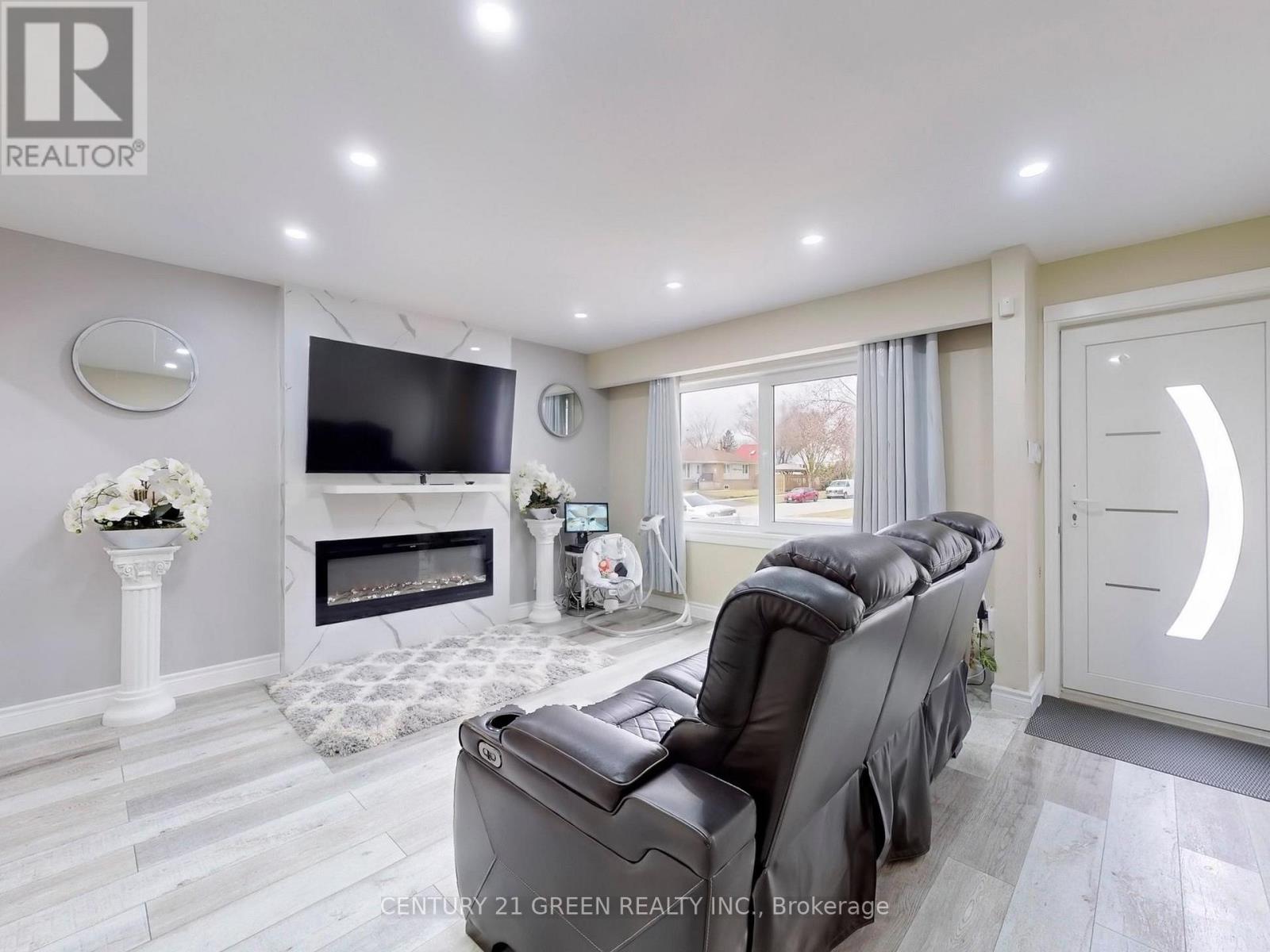 117 Redwater Drive, Toronto (Rexdale-Kipling), Ontario  M9W 2A3 - Photo 6 - W12055574