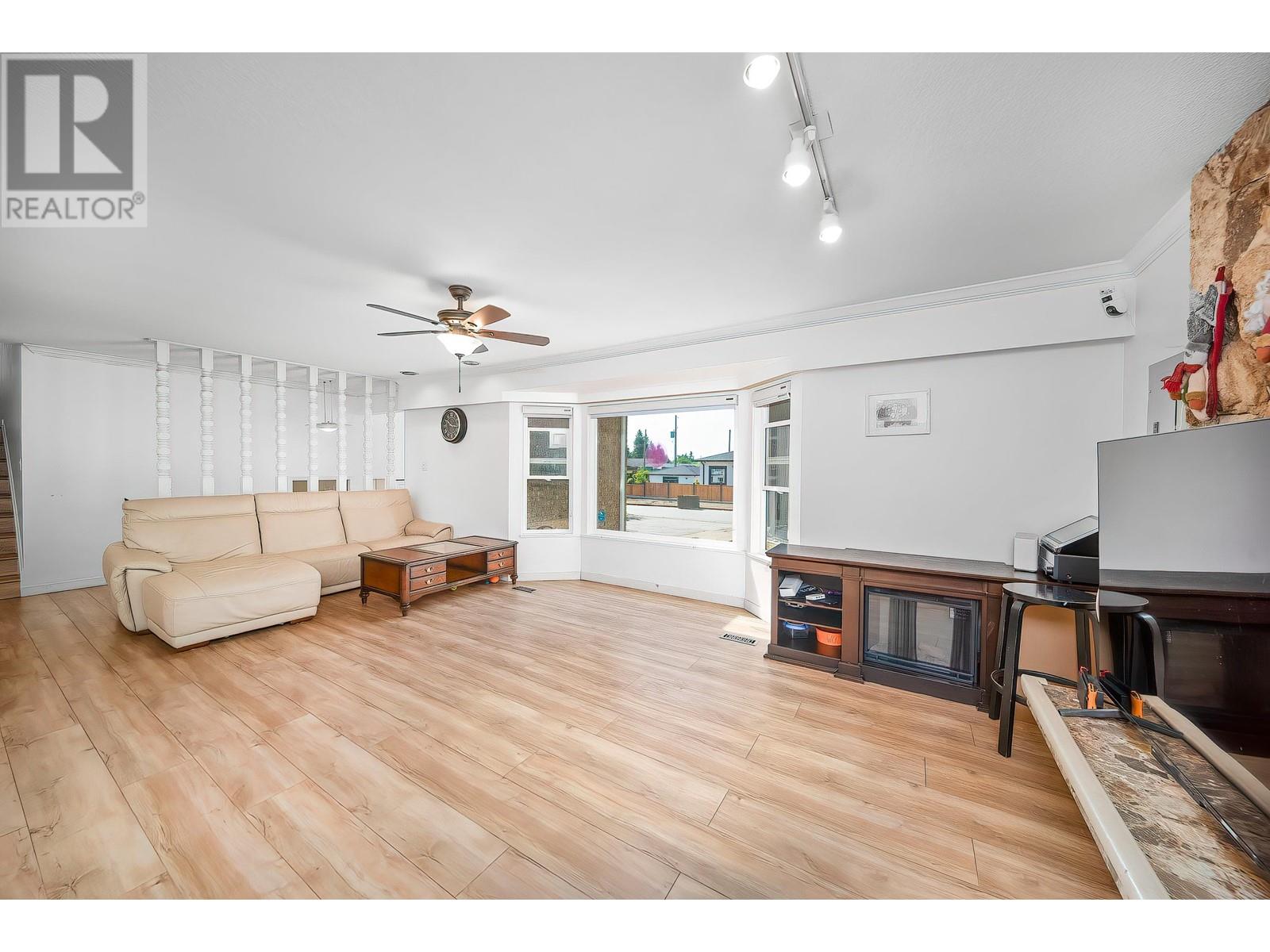 2011 Paulus Crescent, Burnaby, British Columbia  V5A 2M2 - Photo 7 - R2984010