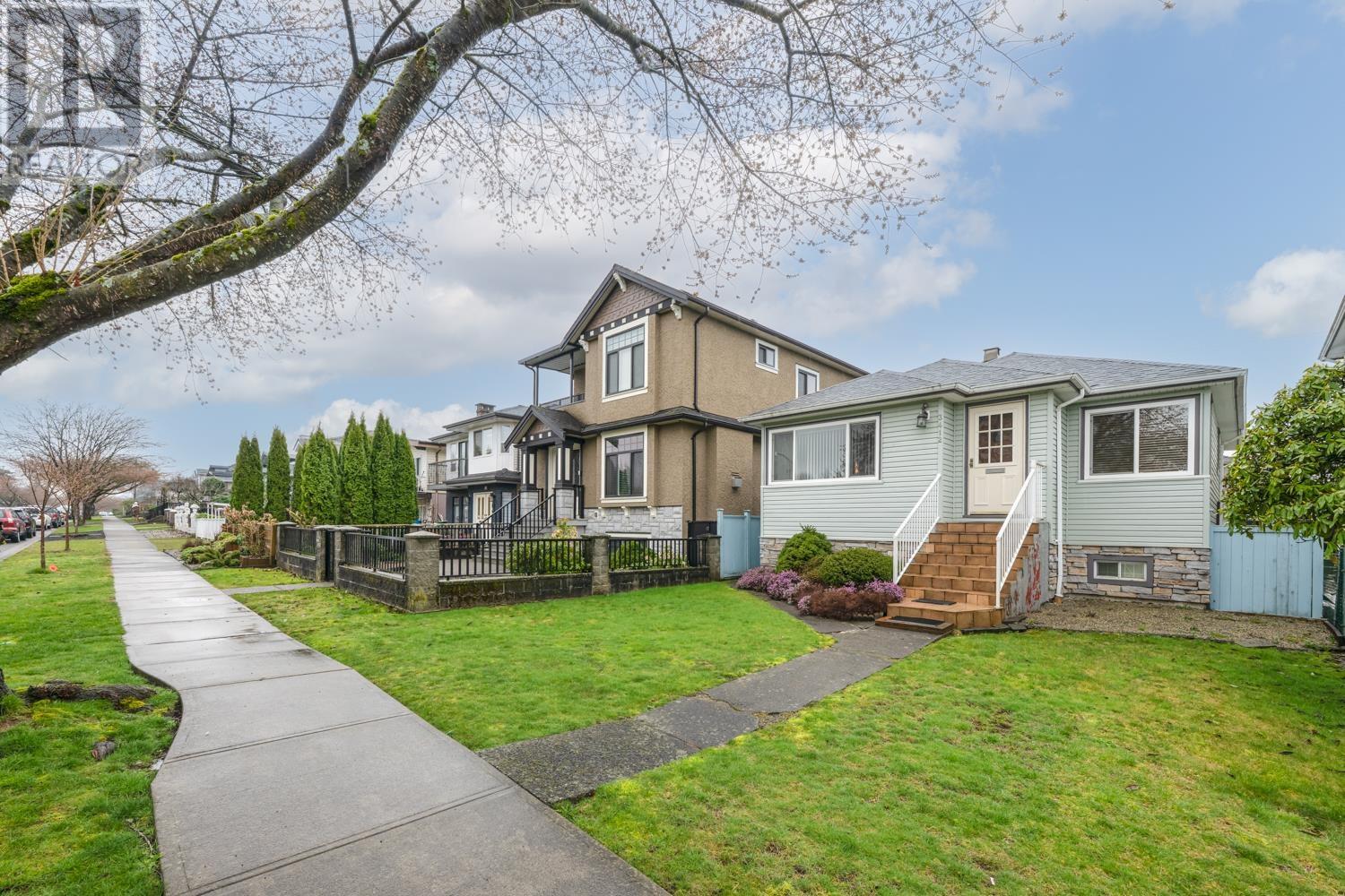 3412 E 23rd Avenue, Vancouver, British Columbia  V5R 1C2 - Photo 1 - R2981182