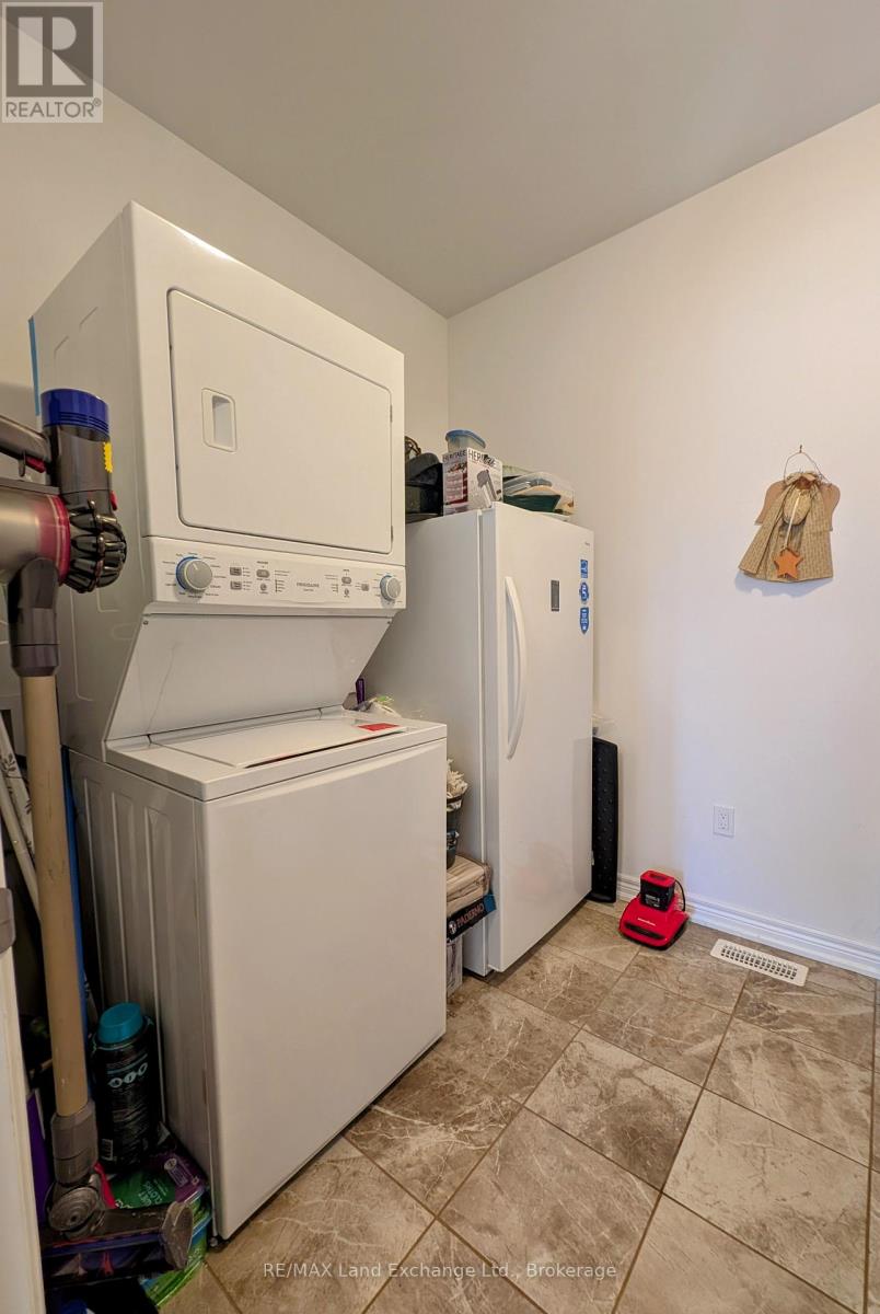 205 Jackson Street E, West Grey, Ontario  N0G 1R0 - Photo 11 - X12052890