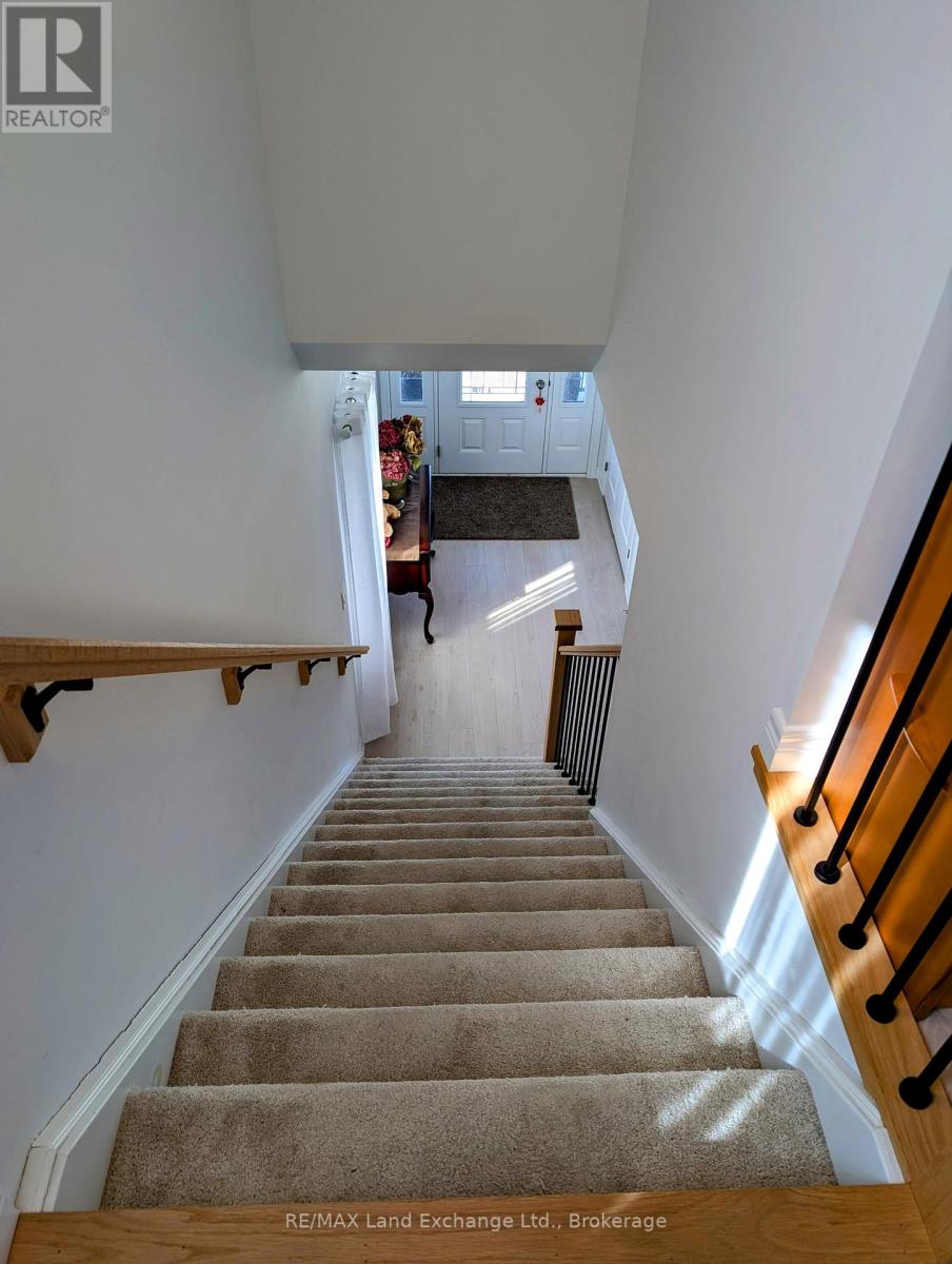 205 Jackson Street E, West Grey, Ontario  N0G 1R0 - Photo 13 - X12052890