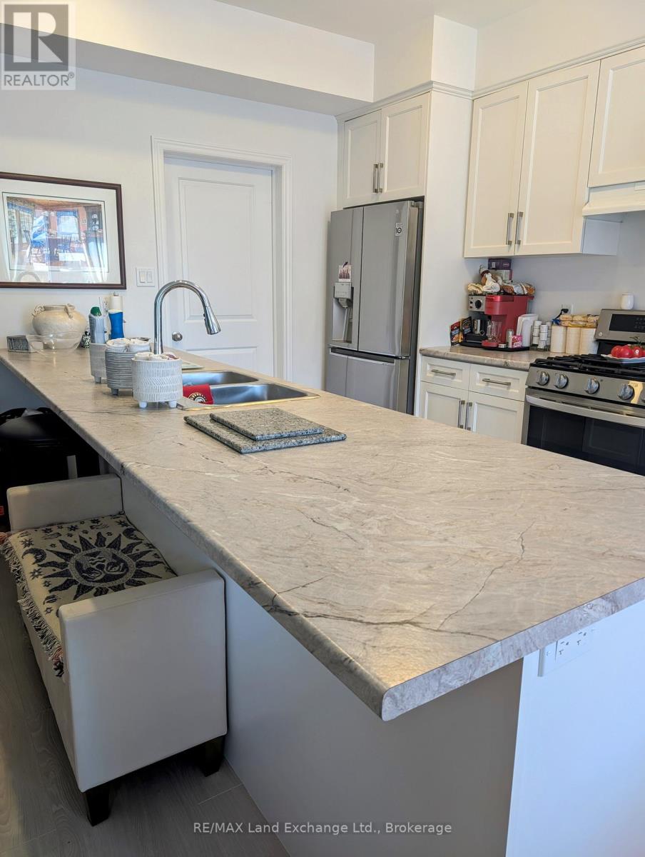 205 Jackson Street E, West Grey, Ontario  N0G 1R0 - Photo 7 - X12052890